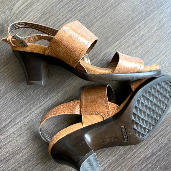 Aerosoles Heelrest Brown Leather Sandals - Picture 2 of 4